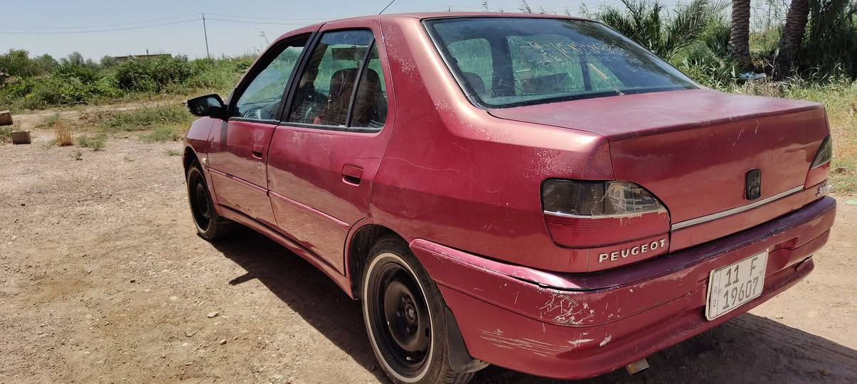 السلام عليكم 
بيجو فرنسي 306 موديل 2001 كير ومكينة مكفولات كلج جديد صدر خلفي جديد تخم تاير جديد تبريد شغال رقم بغداد دولي شرط التحويل سنوية منتهية قبل شهر سيارة نظيفة ما عدا الجراد ‏سعر 36 وبيها مجال قليل مكان السيارة واسط  
‪***********
