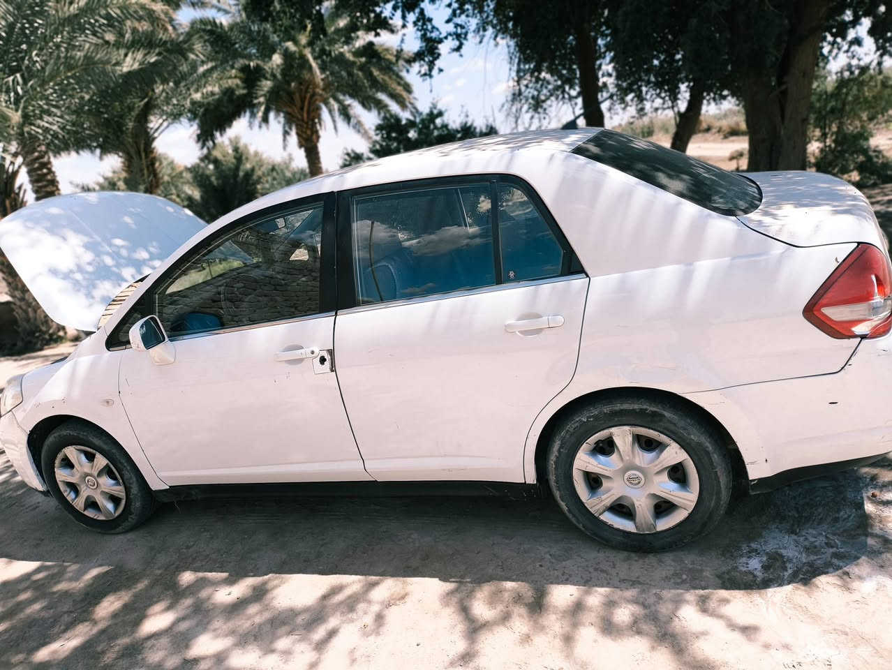 رنيسان تيدا موديل 10وراد خليجي 1600مكفوله تبريد تدفىه ماشيه 100حقيقي 80وبيها مجال رقم بغداد ***********
