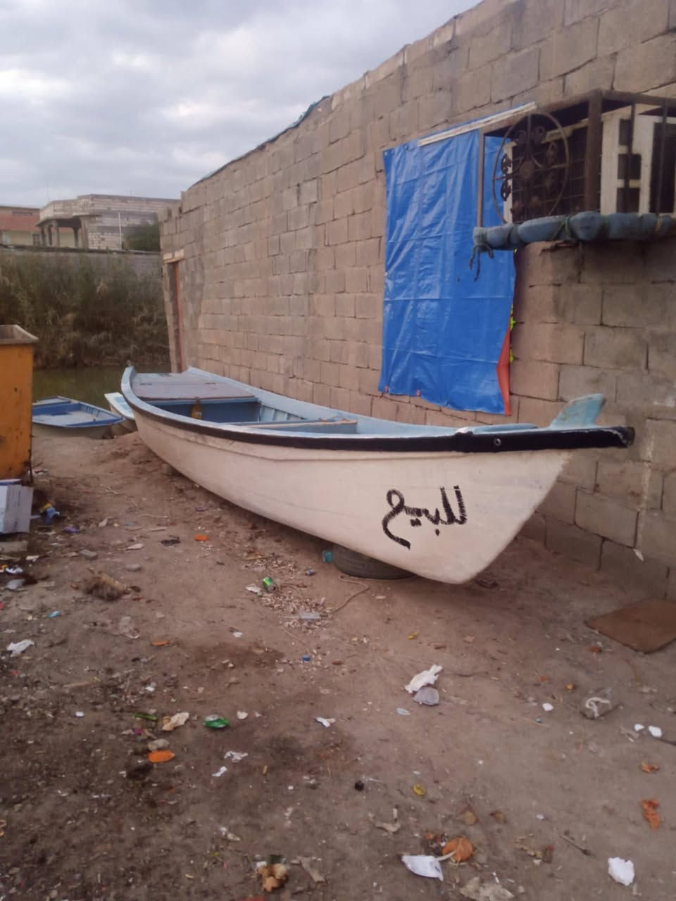 سلام عليكم بلم ثيبر كلاص 
طول 8امتار
ولعرض مترا و20
شغل المعامر 
سعر مليون وبيه مجال قليل 
المكان بصرا ابو الخصيب قرب جسر ابو مغير 
الاستفسار على هذا الرقم ***********
