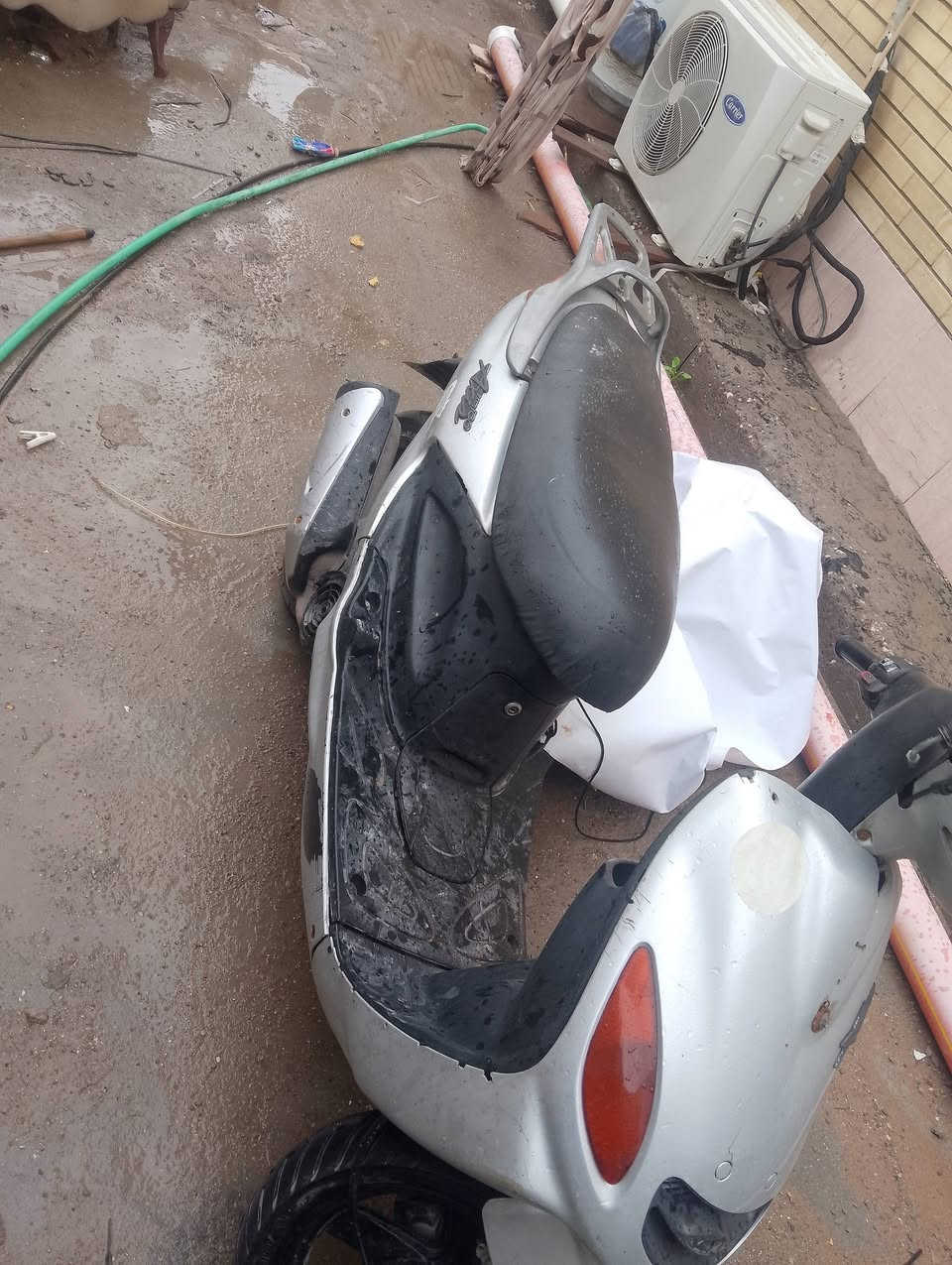 سلام عليكم دراجه اكزز للبيع او مراوس وانطي فرق كلشي مابيها قبل 3 ايام بدلت اكسل  سلف هندر قفل ستيرن وصندوق دراجه كلشي مابيها سعر 250 قفل عنوان ابو الخصيب دورة ام زباله رقم ***********
