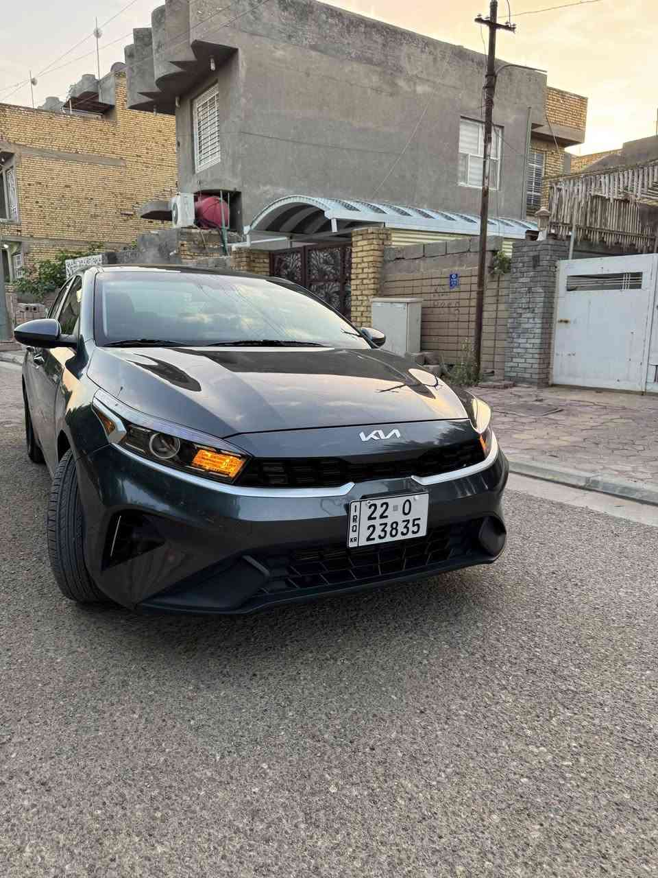 سلام عليكم
Kia Forte 2024 
كيا فورتي موديل 2024 
السيارة وارد امريكي الحادث جاملغ الايسر بارد والايمن مبدل ومصبوغ وبنيد مصبوغ ومبدل فقط
بدون شواصي ولا لغود ولا تكمة ولادواخل 
السيارة فئة الاستاندر مواصفات بلادية LX
الممشى ٦٨ الف مايل ، السيارة استخدام شخصي دهن اصلي ، وبانزين كلة محسن 
السيارة نظيفة من كلشي و احلى من صور 
المواصفات : 
1. تحكم مري
2. اوضاع قيادة ( سبورت ، ذكي ، اعتيادي )
3. مثبت سرعة
4. تحكمات ستيرن 
5. قيادة ذاتية
6. شحن لاسلكي
7. رادار تصادم امامي 
صور الحادث موجودة داخل الصور 
السعر 155 وبيها مجال للشراي  
للاستفسار اتصال او واتساب او ماسنجر 
***********
***********
