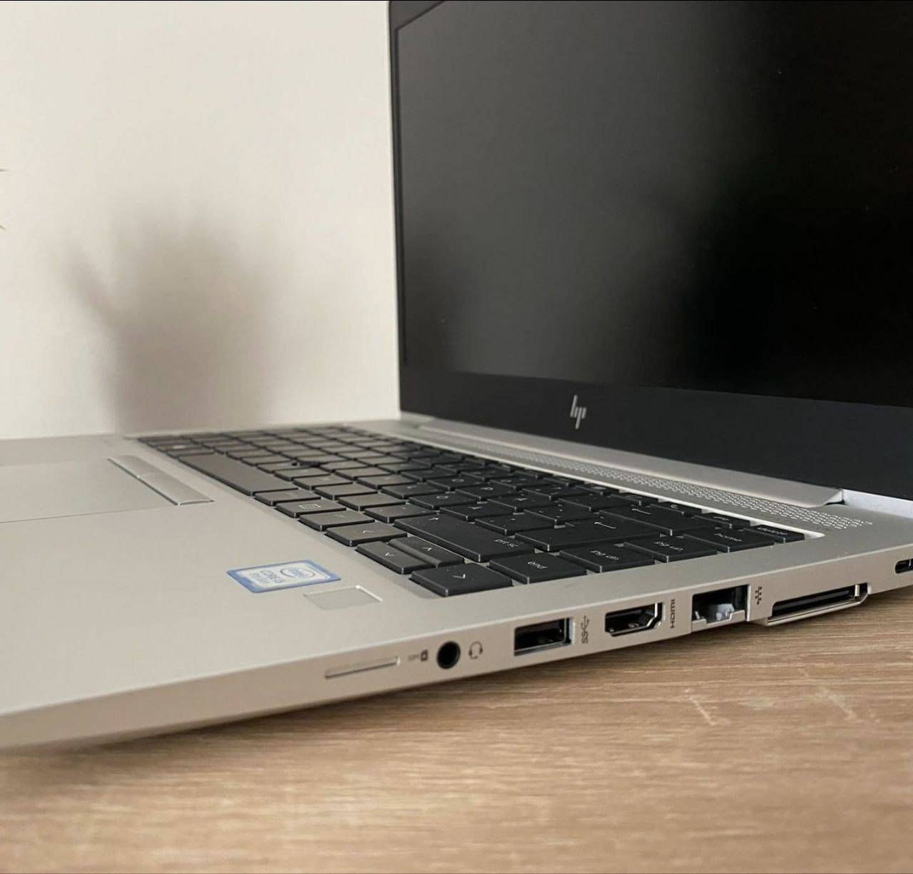 لابتوب hp Elitebook الشكل الحديث هيكل المنيوم الجيل الثامن للبيع 
الحاسبه سوبر سلم وهيكل معدني انيق جدا 
الجيل الثامن
المعالج core i5 الجيل الثامن
رام 8 كيكا DDR4
هارد 256 كيكا SSD
كرت الشاشه Intel Uhd 630 حجم 4 كيكا
الشاشه حجم 14 انج ضد التوهج 
باتري ليثيوم 6 خلايا  شحن سريع 65 واط والباطرية ممتازة
كامره دقة hd
 منفذ تايب سي و رام  وhdmi وباقي المنافذ   الحاسبه كلش نضيفه وحلوه
السعر 300 الف


**إذا كنت صاحب هذا الإعلان وتريد حذفه لأي سبب، رجاءا أرسل رسالة إلى الدعم الفني**