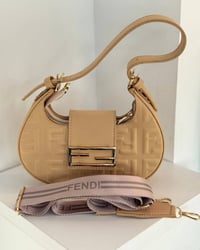 جنط نسائي  سعر المفرد 15 آلاف دينار سعر الدرزن 120 ألف ألف دينار قياس ...