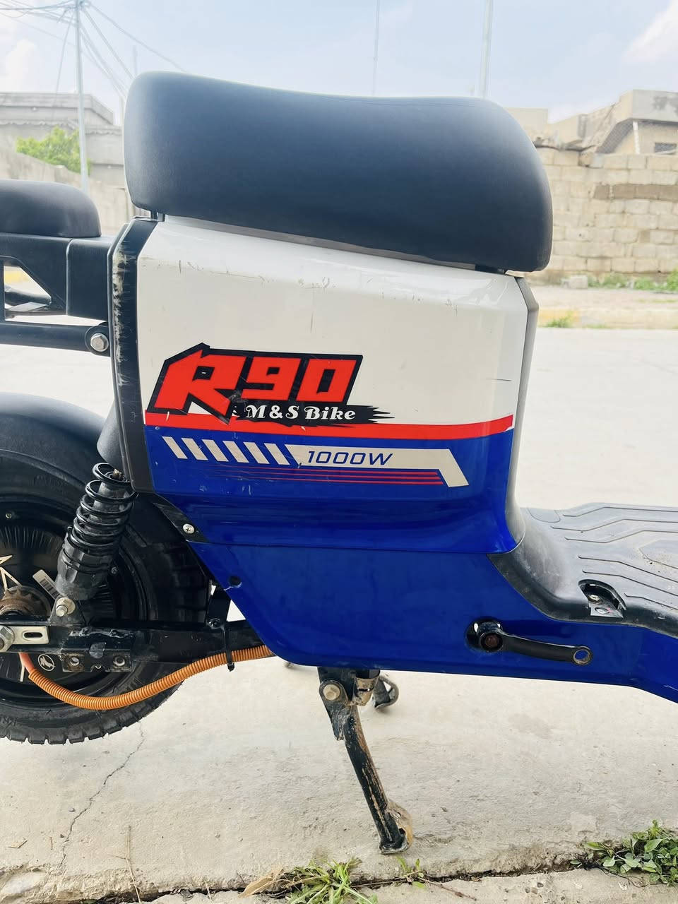 بايسكل شحن r90 للبيع
بايسكل مبدل بطاريات نوعيه احسن من الجانن بي شرط البايسكل مابي كلشي سعره 400 بي مجال الخاص مفتوح والرقم ***********
