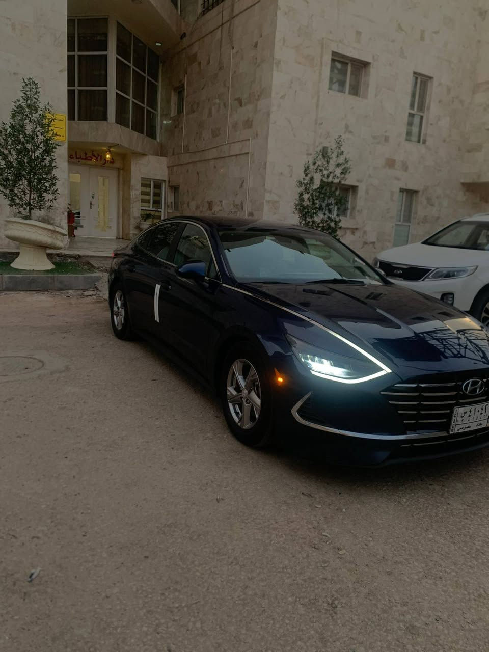 سلام عليكم سوناتا 2021 رقم بغداد معوقين وارد امريكي ضرر باب سايق مبدله وخلف بيه ربع صبغ باقي مكفوله حلوه وجاهزه فول عده بصمه بنراما داخل لونين  ماشيه ٧٠ ميل محرك كير حداديه تخم تايرات كله جديد
مكاني نجف كوفه.... سعر ١٤٥ رقم راعيه ***********
المحامي علاء
