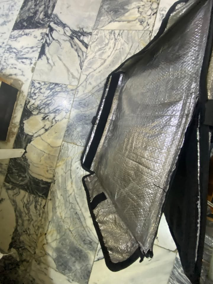 السلام عليكم صندوك للبيع مابيه كل شي مابيه غير بس هذا الشك بسيط يمكن ميتخذون عليه الفين ب الزايد عنوان بغداد جديده*********** سعره ١٥ قفل

