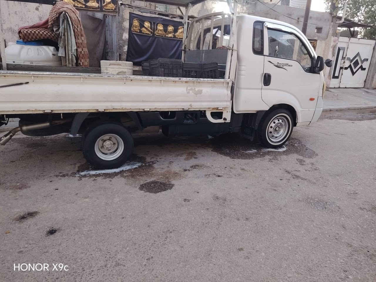 سلام عليكم كيه حمل موديل ٢٠٠٨ بسمي نجف محرك ٣٠٠مفتوح ولا تنقيص ولا تبخير السعر ٨٥وبيه مجال ***********
