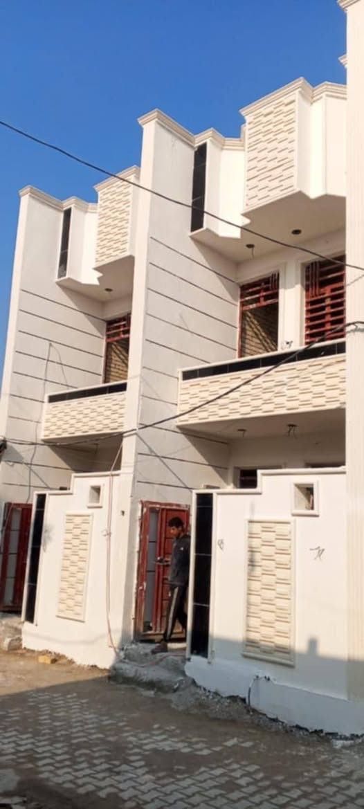 سلام عليكم عندي مشتملات مساحه الواحد 85 مكان شعله دوانم شارع سكلت أبو موسى لبيوت طابق ونص غرفه فوك وغرفه جوه نقص بس بياض وكاشي سعر لواحد65وبي تعال شوفه وتدلل رقمي ***********
