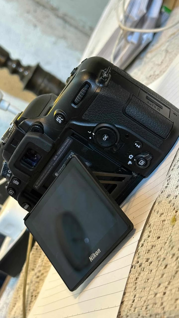 السلام عليكم كامرا Nikon D7500 للبيع بحاله الوكاله
كما موضح نظافته بصوره كامله اي نقص مابيه هيه وكارتونته
ومعداتها بجيس بعدهن كامرا زلغ مابيه 
الاضافات وياها
كفر جلاتيني حمايه
رام 128
للاستفسار : ***********
