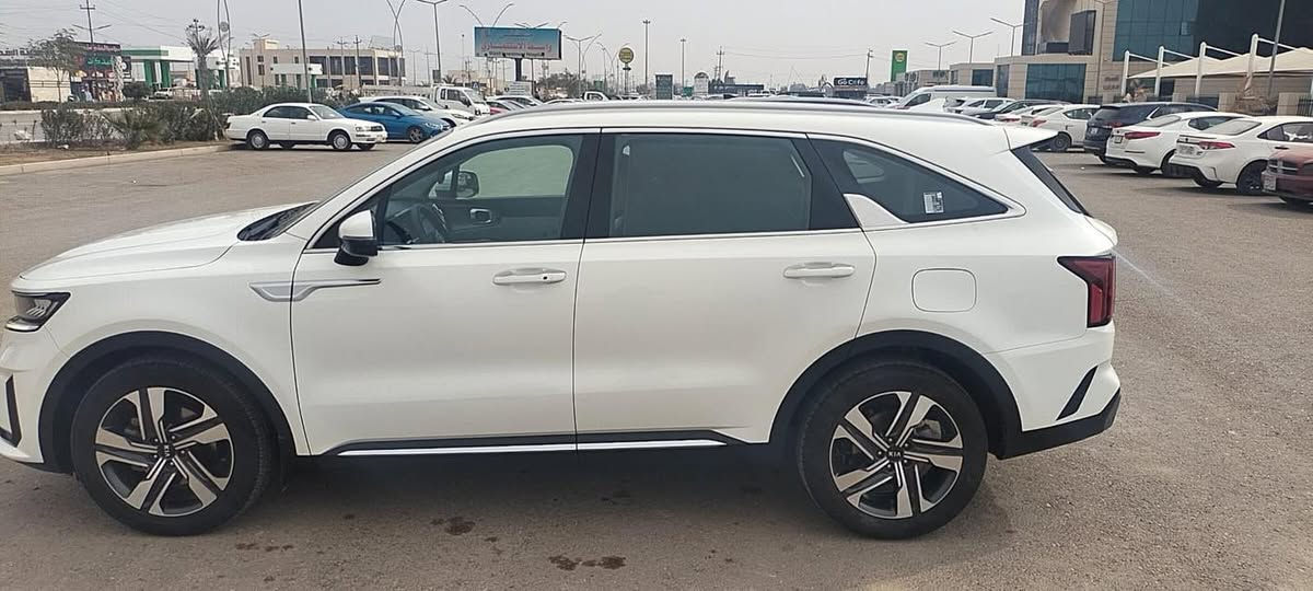 كيا سورنتو 2021 خليجية
سيارة مكفولة من الصبغ سيارة جديدة جدا استعمال شخصي على ايد الي مستوردها ، هزة وسنوية قبل يومين مجددينها ،السيارة باسمي ، ورقمها بغداد 
 فول مواصفات عدا البانوراما 
محرك 6سلندر 
كشنات جلد شركة كهربائيات شاشة كبيرة 
جنطة كهربائية وتشغيل عن بعد 
ماشية قليل حاليا 60
الف فقط حقيقي 
شحن لاسلكي 
والعديد من المواصفات الاخرى 
بيها بارد مقدار شبر اسفل باب الخلفي .
مكان السيارة حاليا واسط الكوت مركز المدينة 
سياره نظيفه  جدا 
للاستفسار اكثر الاتصال على الرقم
***********
