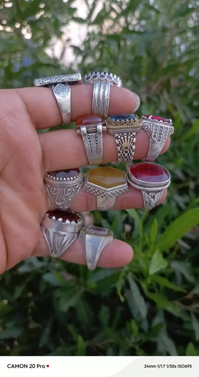 السلام عليكم اخوان للهاوين قطع خشنه صياغات ثقيله ومرتبه وكله قديم ابيع الكل 10 قطع القطعه 60 قفل
مكان بغداد *********** متوفر واتساب
