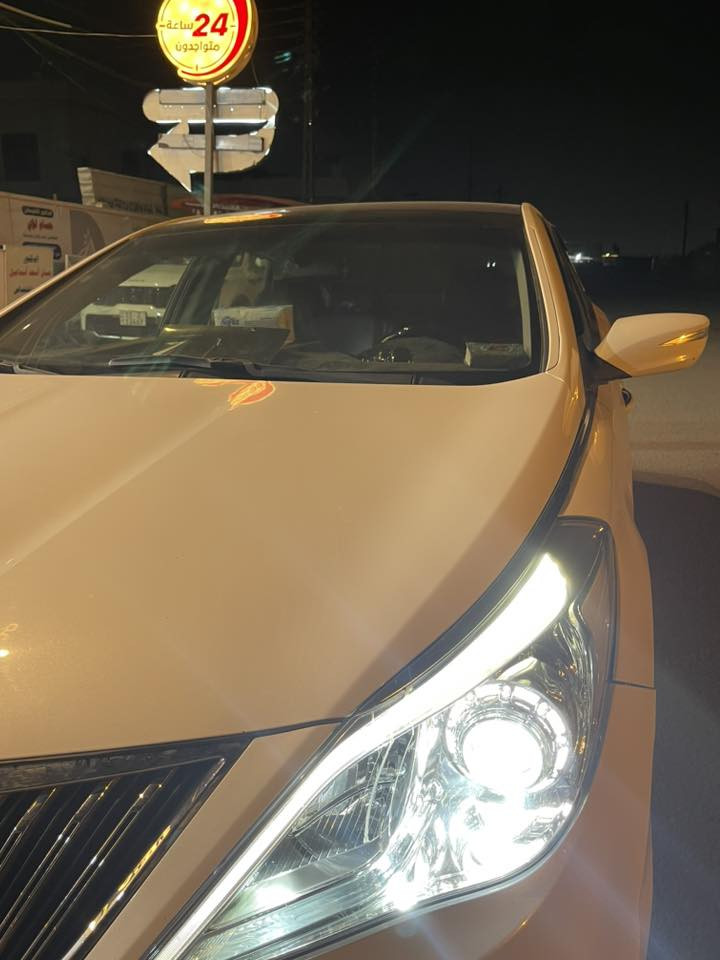 السلام عليكم أزيرا 2013 محرك 2400 متؤم 12طبق الحاسبه تتويم مضبوط يم المستشار ارقام وسنويه وشاصي 
 
مواصفات VlP

1بصمه تشغيل +بصمه أبواب 

2ترحيب عند الاقتراب 
 
كشن جلد +تتدفئه وتبريد (ستيرن تتدفئه)

تحكمات ستيرن +تحكم كشنات خلفيه 

سقف زجاج +بنوراما

رادار +حساس خلفي +حساس امامي (كأمره )

لايت عدسه مثل ماموضح 

المكان بغداد السعر 58وبيها مجال قليل (ملاحظه استخدام شخصي مابيع واشتري …***********
