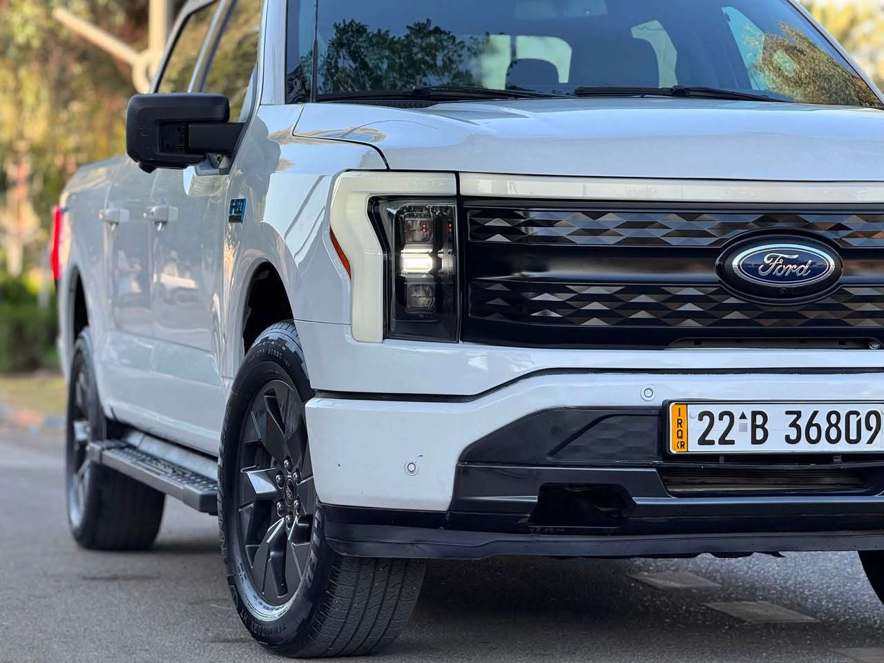 السلام عليكم
فورد F150 لايتنك 2025 
كهرباء بالكامل ((دبل ماطور)) 
بطارية كبيرة (123 كيلو واط ) 
580 حصان من 0 الى 100 (4ثواني)
السياره فئة ( FLASH )
فوول عدا البانروما ماشية 5 كيلو فقط 
بحالة الوكالة بصمتين 
موصفات شاشة كبيره صندوق كهرباء 
باب خلفي كهرباء يصعد وينزل 
لايت امامي ادابتڤ متحرك ويه الستيرن 
سستم صوت B&O عدادات دجتل 
5 كامرات درج خلفي كير كهرباء متحرك
وباقي الموصفات معروفة 
حادث (( صبغ البنيد ونص الجاملغ ))
بدون دواخل شرط الفحص 
السياره ترقيم قبل سبوع 
(( وبيها كتاب تضليل لمدة سنة )) 
مكاني بغداد اليرموك 
سعر : 340 ورقة بيع او مراوس 
للاستفسار: ***********
