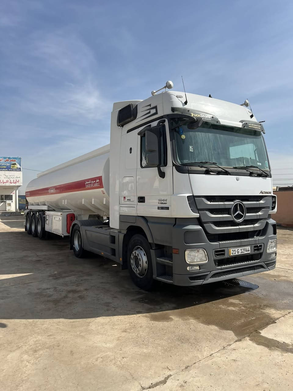 السلام وعليكم اقرأ تفاصيل واتصل ✅↙️
اكتروس ￼ صهريج ￼موديل 2012 حجم 18.44 امامي جابليس 
فول مواصفات بس بدون كاميرا وحساس ريتايدر 5 طقات
ثلاجه تبريد دبل مناميه حاكيه رقم وسنويه جديده طخم تايه 
‏ تانكي فصال الخرسان بازوايا سياره حلوه و نظيفه 
رقم الهاتف قحطان معرض *********** كورك
*********** اسيا معرض ابو قحطان واولاده العنوان موصل برطله سهل نينوى ✅￼
