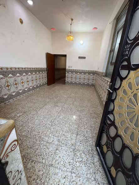 دار للأيجار 100م طابق ونص ✅

الموقع الحولي شارع ثلاثين الأول 
خلف مطعم الانوار على ساحه البيت

يحتوي على غرفتين نوم وصاله ومطبخ واستقبال وصحيات داخليه وخارجيه 
سعر الأيجار 300 الف كل شهر بشهر اي استفسار التتصار برقم وكولو من طرف ام اسيل امانة الله ورسوله لتعبرون اسمي مانة ابو فاضل العباس لضيعون حقي ‏
‏‭0777 987 8770‬ سيد مقتدى 
*********** سيد زين
