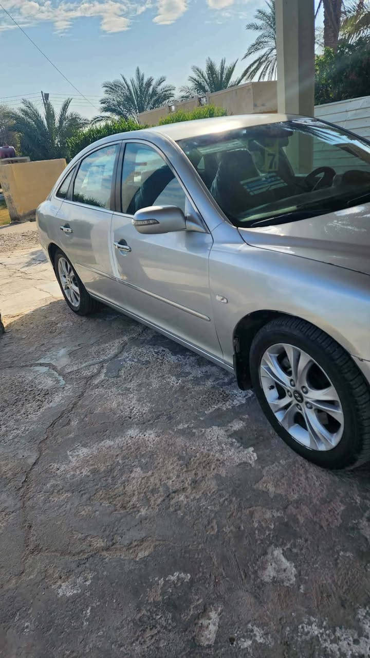 سلام عليكم..
أزيرا 2009 .رقم اربيل شرط التحويل ثاني يوم 

محرك.6 سلندر .2700. دوش . مكفول خير من الله

كير .مكفول خير من الله 

وار كوري  فول مواصفات عدا فتحة وبصمة تشغيل 

كامرة بلادي 

.تحكم مري 

تحكم ستيرن 

أشاير مري 

كشن كهربائي

مسجل شاشة
مواصفات هواي مذكرتهة وداخل السيارة نظيف خير من الله 

تدفئة تبريد 

تخم تاير جديد 

نوزلات مجاول جديد 

ظفيرة جديد 

....ظرر جاملغ أمامي. ومصبوغة حزام جمالية أثر جراد  

.

.

السعر 90وبيهة مجال..***********
