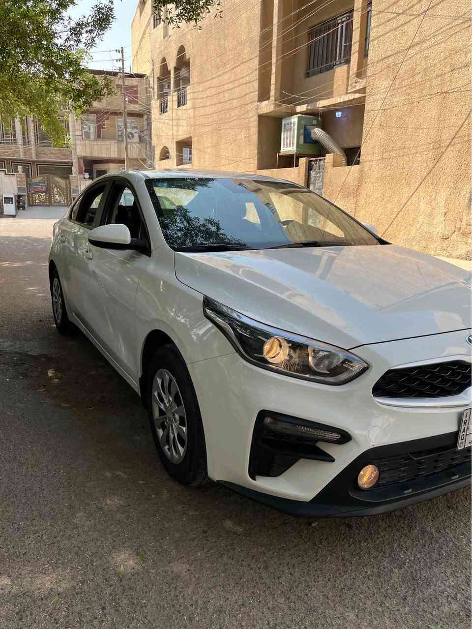 السلام عليكم سيراتو خليجي موديل 2020 محرك 1600 ماشيه 62,000 ألف كيلو ، السياره جديده ومكفوله من الصبغ وبيها طخه صغيره كلش يم قبغ البانزين ما مبينه والباقي كله مكفول ، داخل أسود ، مواصفات اعتياديه ، السياره جاهزه وبأسمي شخصياً ، مكاني بغداد الإعلام شارع البداله ورايدها ب 160 
رقمي *********** بغداد, العراق
