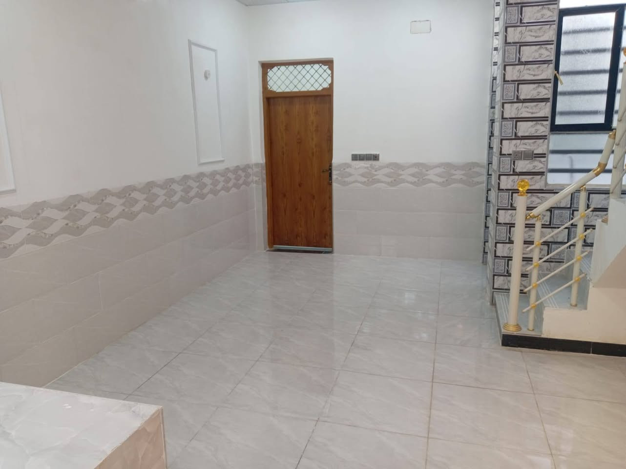 دار للبيع جديد غير مستخدم في حي ميسان قطاع 32 طابو صرف منطقة متميزة 
المساحة 100 متر
الواجهة 5 متر
النزال 20 متر
عرض الشارع 12 متر
طابق واحد بناء صب كونكريت يحتوي على استقبال و مطبخ وصالة وغرفة نوم وصحيات داخلية وخارجية ومكشوفة 
خريطة بناء  حديثة 
السعر 125 مع المجال 
للاستفسار الاتصال على الرقم التالي 
*********** 
مكتب اسد بغداد للعقار النجف حي ميسان
