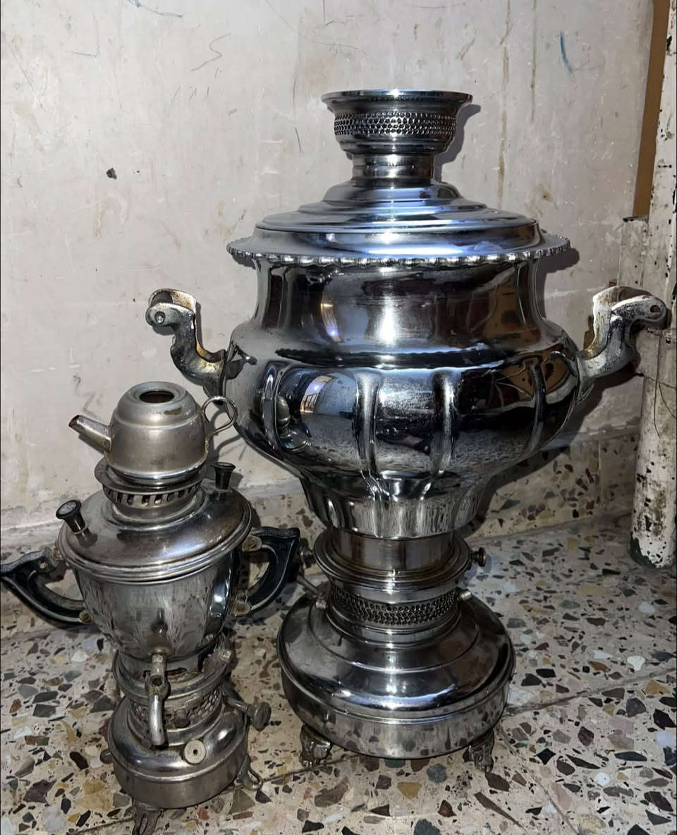 سماور  نحاس ثقيل انتيكا قديم  للبيع استفسار قطعتين
***********
