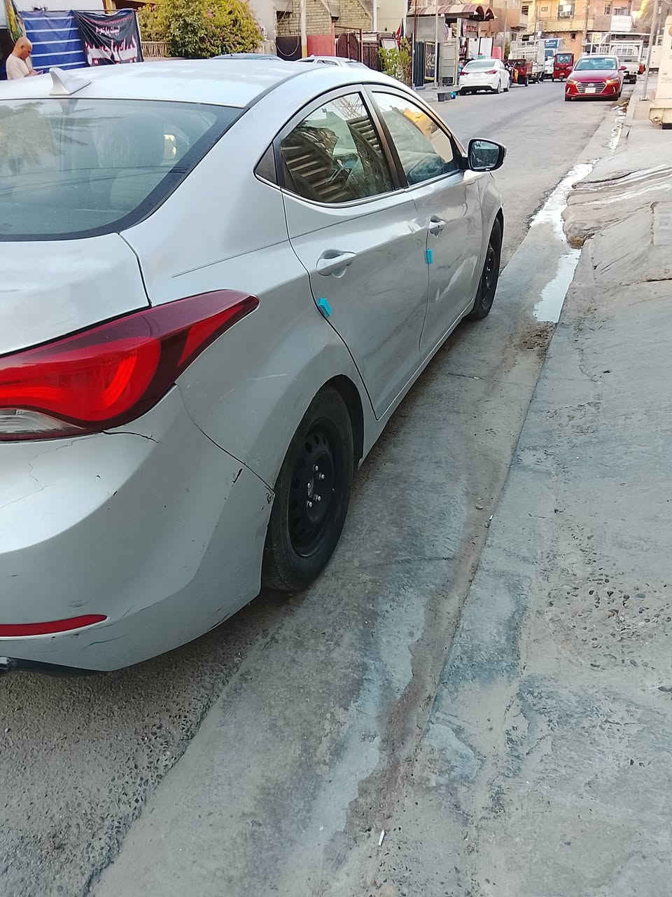 السلام عليكم
النترا 2016 امريكي 
رقم بغداد انكليزي باسمي 
مكينه 2000gdi 
ماشيه 170
حادثها بصور وسونار هم موجود 
ابيعلك صبغ حزام بدون دواخل
سياره فول عده الفتحه 
مكاني بغداد حي الجهاد 
السعر 98 وبيها مجال 
***********
