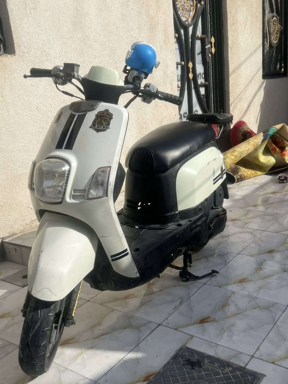 ماكس بوليس كابريتر 120 مكينه بلاديه مامفتوحه شلعه ومعدل تخبل بلمشي ومكينه ناعمه وكلشي شغال سلف هندر اشاير قفل سكان قفل صندوك كلشي شغاله ما ناقصها ايشي ناقصها بس كلوب بك لايت الدراجه كامله مكمله تاخذها ما اتعبك ولا تشلع كلبك رايدها 750 مكاني ابو الخصيب ***********
