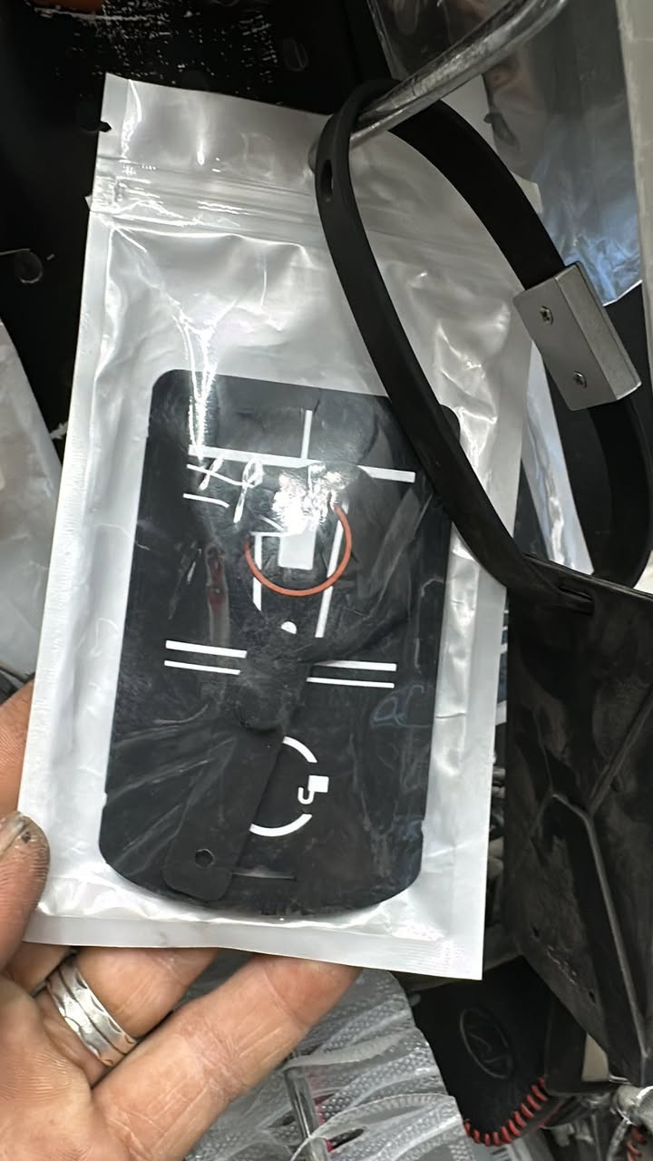 جميع اكسسوارات تسلا ٣ وتسلا واي ***********
