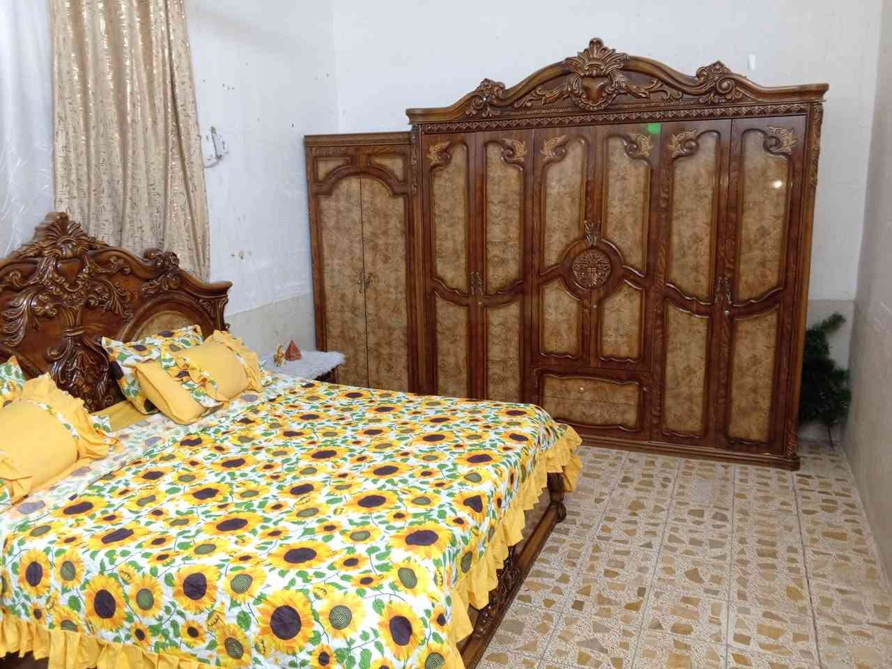 السلام عليكم غرفه للبيع
جديده وحلوه 
السعر 350 بيها مجال 
***********

