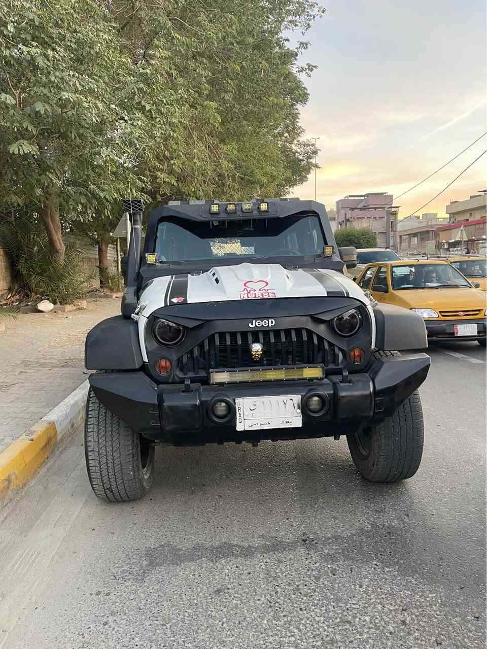 سلام عليكم جيب موديل 2013 وارد أمريكي الصبغ جاملغ وباب فقط بدون شواصي ولا دواخل ولاضرر السيارة فول مزودة المكينة والكير كفالة السيارة جاهزة من كير محرك صدر تبريد ملاحظة المحرك V6 المواصفات شاشة كامرة خلفية رادارات جلد الموقع بغداد الاستفسار الاتصال على الرقم التالي *********** بغداد, العراق
