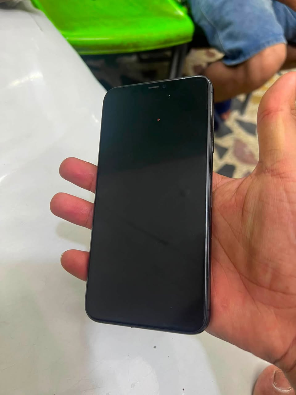 السلام عليكم جهاز 11 برو ماكس ذاكره 256
بطارية مبدلة اصلية 
الظهر كما وضح في الصورة 
السعر 350 وبي مجال 
عواني بغداد بلديات 

ما متواجد على الفيس 
فقط على الهاتف و واتساب 
***********
