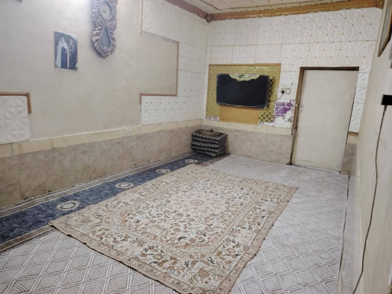 بيت لبيع او مراوس بيت ١٠٠متر عنوان الديوانيه  حي العسكري الثالثه قرب جامع زين العابدين البيت طابقين  ***********

