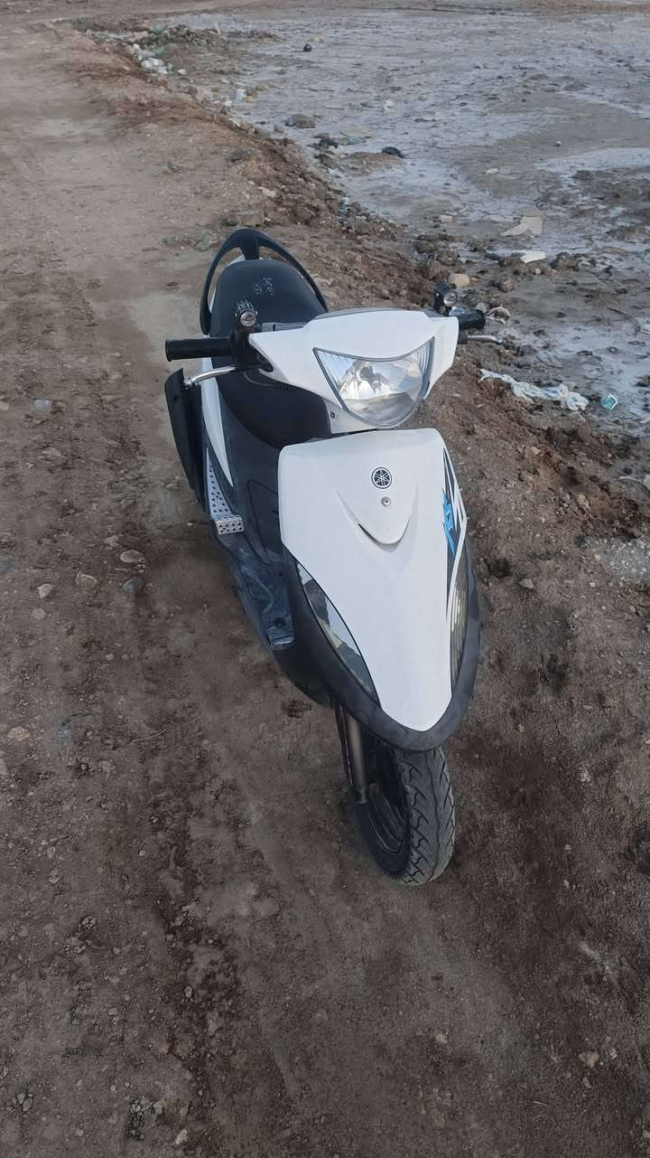 ماكس عدلة مكفولة صارله 33 يوم طالعه من الحاويه تبديلتين دهن مبدله
*********** 

مكاني غراف-السعر 950 وبيه مجال للشراي حته غسل ما غاسله والجناي يعرف
