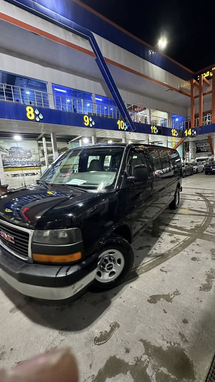 السلام وعليكم 
سفانا 2007 جاهزة من كلشي ورقم جديد ب اسمي 
هاي الصور قبل شهر ونص تقريبا 
السيارة صارلها شهر واكفه وشوي يرادلها تعديلات كلش بسيطة 
***********
مكاني البصرة
