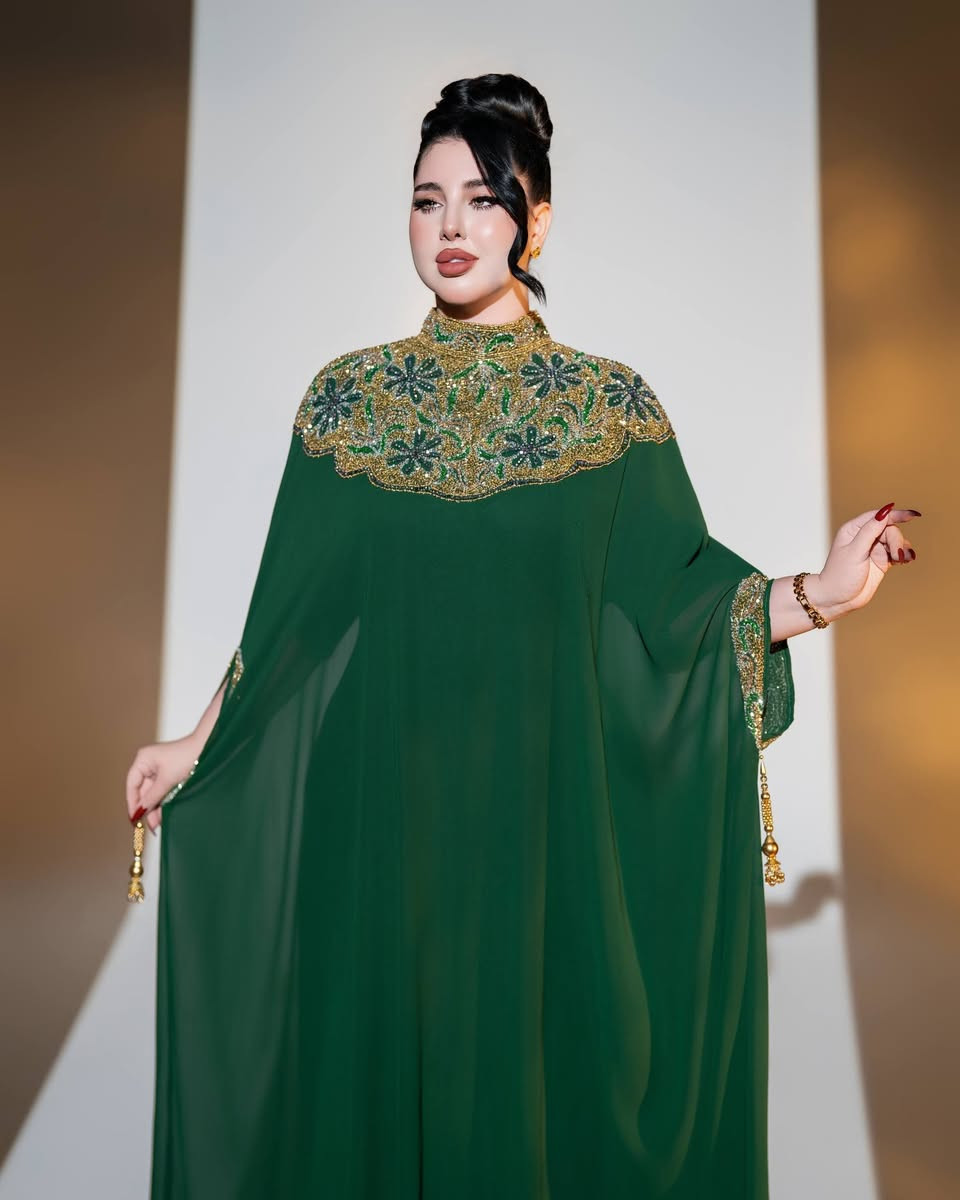 شوفيلي جماله 🔥🎀
للحجز على واتساب الرقم
***********
السعر ٥٥ الف وتوصيل مجاني 
 بشت هندي يتكون من: 
بشت شيفون شغل حجر يدوي 
فستان داخلي 
 تلبيس من وزن 55 لحد 110
ج .
