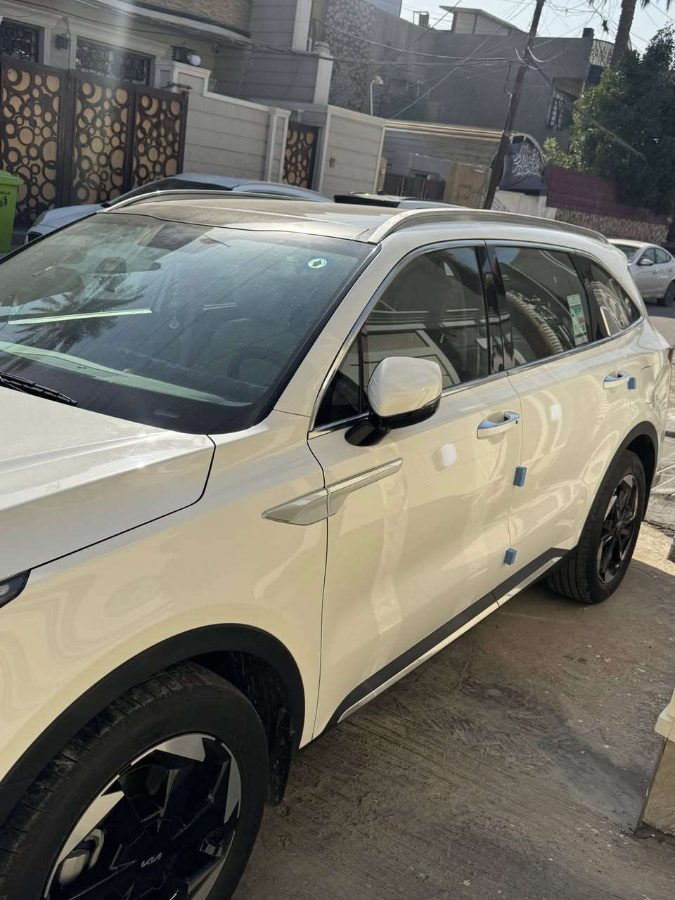 السلام وعليكم 
للبيع كيا سورنتو 
الموديل 2024
اعلى فئه بالسورنتو 
فول مواصفات 
4X
ماشيه 15 
السعر ٣٦ وبيها مجال 
مكان السياره بغداد جديده 
للاتصال ***********
