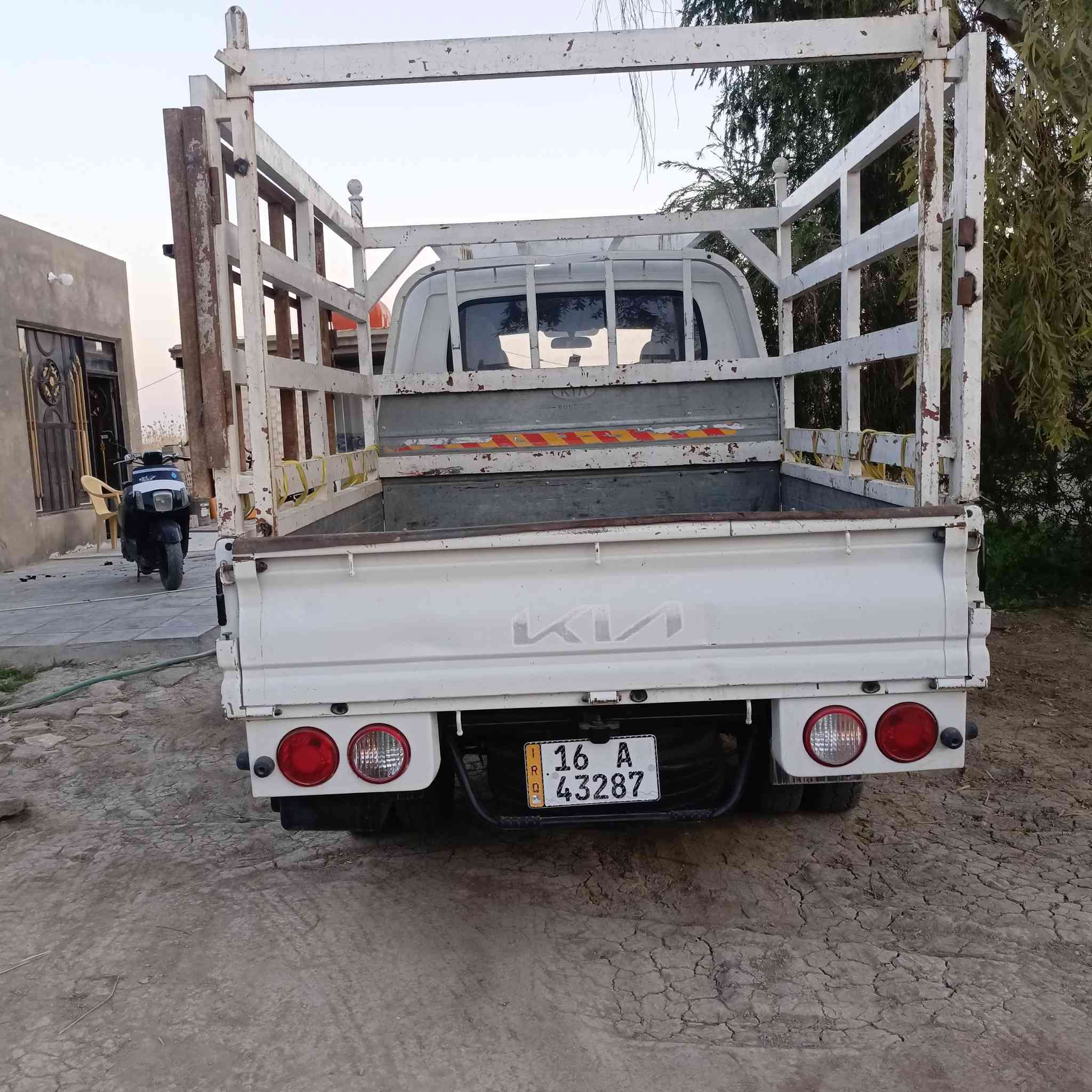 السلام عليكم سياره للبيع موديل2022 محرك 2700 كير محرك خير من الله سياره مال جناي بيه بل بنيد عفسه وبيه بل جه مال العبري الوره ضربه زغيره ومصلحه وباقي كفاله السعر 155وبيه مجال المكان طليعه الاتصال عل رقم ***********
