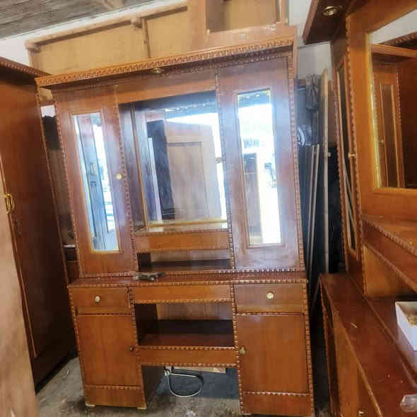 غرفه صاج 6باب 
كلش حلوه ونضيفه اي عيب مابيها الضهر جرجوبه شد براغي 
#وسعرها_كلش_مناسب_350_الف فقط
غرفه كامله مابيها اي نقص 
العنوان جلولاء سوق السبت محل ركن ابيض بصف ابو السمج بل ضبط يتوفر توصيل لجميع مناطق ديالى بسعار مناسبه للتواصل واتس او تصال 
***********
