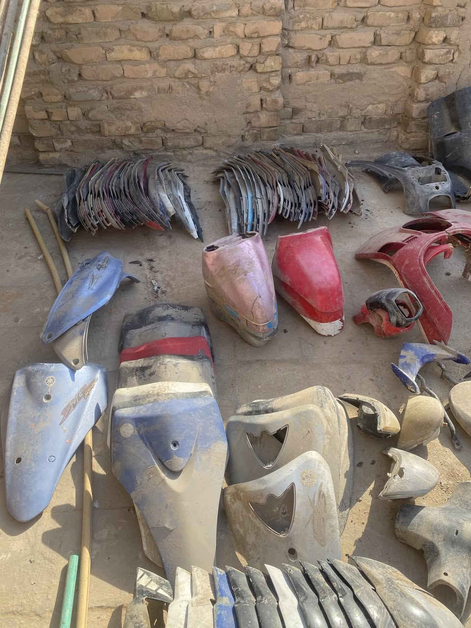 سلام عليكم اخواني غراض ماكس عدلة منغولي بوليس قجمة  دراجة قجمة كاملة شاصي منغولي مكينة شغالة مابيها بكن  هواية غراض ما تنعد ابيع شلعة قيم واخذ مكاني مدينة الصدر ***********
