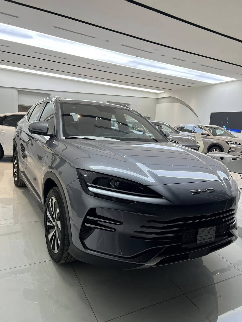 BYD 
Song Plus DM-i 2026
سونغ بلاس 2026الفئة الوسط 
دخول ذكي
تشغيل عن بعد 
2 بصمة + كارت NFC 
كراسي جلد + كهرباء 
قطعتين تبريد 
دبل شاحن واير ليس للتلفون
لد داخلي 
شاشة وسطية حجم 12.8 إنش 
شاشة عدادات حجم 10.8 إنش 
كاميرات محيطية 360 درجة
حساسات امامي + خلفي 
صندوق كهرباء 
القوة الحصانية 320 حصان
بطارية حجم 18.3 كيلو واط
المدى الكهربائي 80 كيلو متر 
وضعيات قيادة متعدده
تانكي البانزين 60 لتر 
ويل حجم 19 إنش  
سقف بانوراما 
أوامر صوتيه + كتابه باللغة العربية 
السيارة عليها ضمان : 
6 سنوات او 150 الف كيلو يشمل ( كير ، محرك ، كهربائيات)
8 سنوات او 200 الف كيلو البطارية 
ضمان شركة NAT الوكيل الرسمي والحصري لشركة BYD في العراق 
لمعرفة السعر وباقي التفاصيل يرجى الاتصال على الرقم او المراسلة عن طريق الواتساب 
***********/*********** 
احمد مبيعات شركة NAT
البياع منطقة المعارض الشارع الأول مقابل المنتزه
