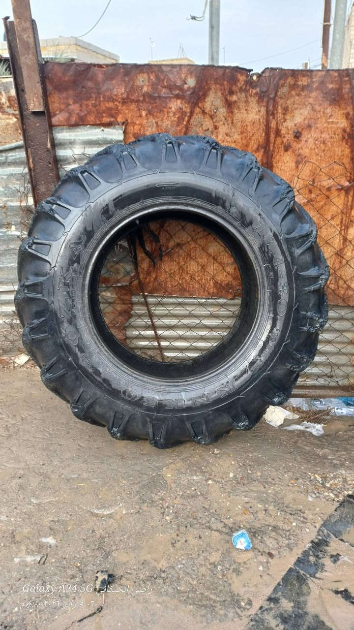 زوج تيرات حجم 30.18.4 للبيع بدون ضربات مشروطات بس وحد منهن مخلوع منه جلده وضح بل صوره ***********
