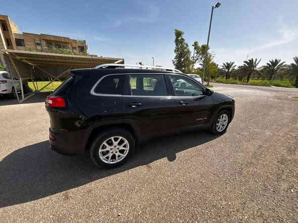 السلام عليكم
جيب شيروكي 2018 لاتيود
مواصفات:
شاشه كبيره
تبريد قطعتين
مثبت سرعه
كشنات جلد كهربائيه
تدفئه بلكشنات
***********
***********
بغداد
السعر 125 ورقه وبيه مجال
