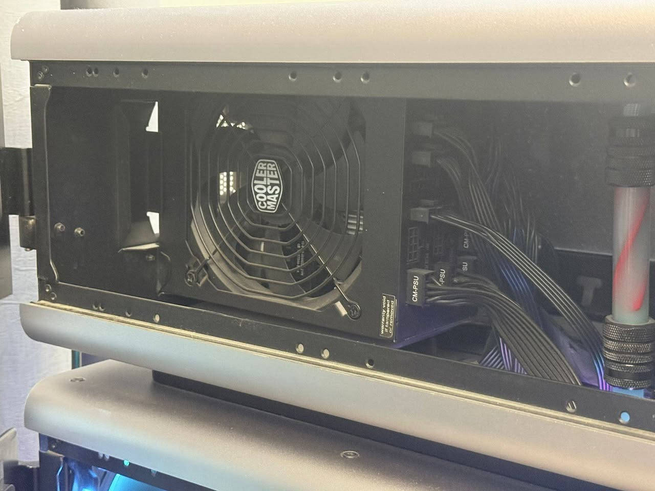 تجميعة العاب للبيع
i7 14700kf 

asus z690 Maximus hero 

Ram 16 ddr5 6400 cl32 dominator 

واط كولر ماستر كولد بلص فول مودلر Psu: 1250 

 M.2 1t Samsung 980 pro 

SSD 1t

HDD 1t

Rtx 3080 10g palit open loob 

Case thermaltake level 20 هاي نسخة النادرة الاوبن لوب بس قطعتين بالعراق 

والمبرد اوبن لوب من ثرملتك

البلوك المستخدم للكارت من EK

والراديترات المستعملة بالتجميعة اول راديتر من ثرملتك السمك مالتة 70 والحجم 360 والراديترا الثاني السمك مالتة 60 والحجم 480

ابيع كاملة 

ويا شاشة شاومي 34 انش 180 هرتز دقة فوق ال2k

وشاشة جانبية شاومي 21انج 75هرتز وستاند متحرك 

ويا ماوس rog harpe aimlab edition جديده ب130 دولار

كيبورد بلودي ws87 جبته ب 100 الف بلوتوث + وايرلس  
سماعة astro a50 gen4
 Ups 3kv apc  الامريكي الاصلي

يشيل 6باتريات 12فولت

مبدلهن قبل اسبوع وما مشغله اساسا يعني جدد

وكرسي مكتبي كلش مريح موضح بالصور 

وميز كلش قوي وحجمه مرتب موضح بالصور

كلها ويا كل الملحقات المذكورة ب3 ملايين قفل
رقمي ***********
