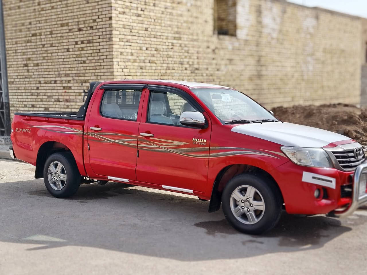 سلام عليكم بيكم هايلوكس موديل 2015  مكفولة كفاله عامه حته من البارد السياره جاهزه تخم تاير برجتسون الاصلي حداديه مكينه كفاله حامه لا تبخير لا  تنقيص رقم ميسان ماشيه 125 ألف حقيقي مكان السياره ميسان مركز المحافظة رقم الاتصال ***********
