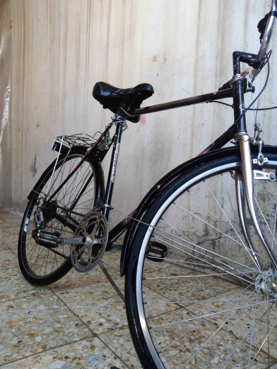 بايسكل للبيع نوعيه شيمانو c700 كامل مكمل مابي نقص بايسكل خفيف كلش رياضي السعر 110 وبي مجال العنوان بغداد الامين الثانيه رقم ***********
