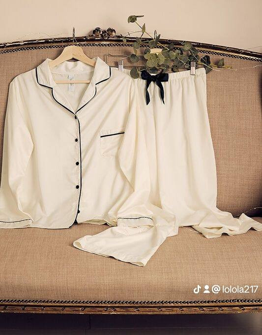 #اتراكات نسائي كل القياساات متوفرة 
سعر القطعة 🔟


**إذا كنت صاحب هذا الإعلان وتريد حذفه لأي سبب، رجاءا أرسل رسالة إلى الدعم الفني**