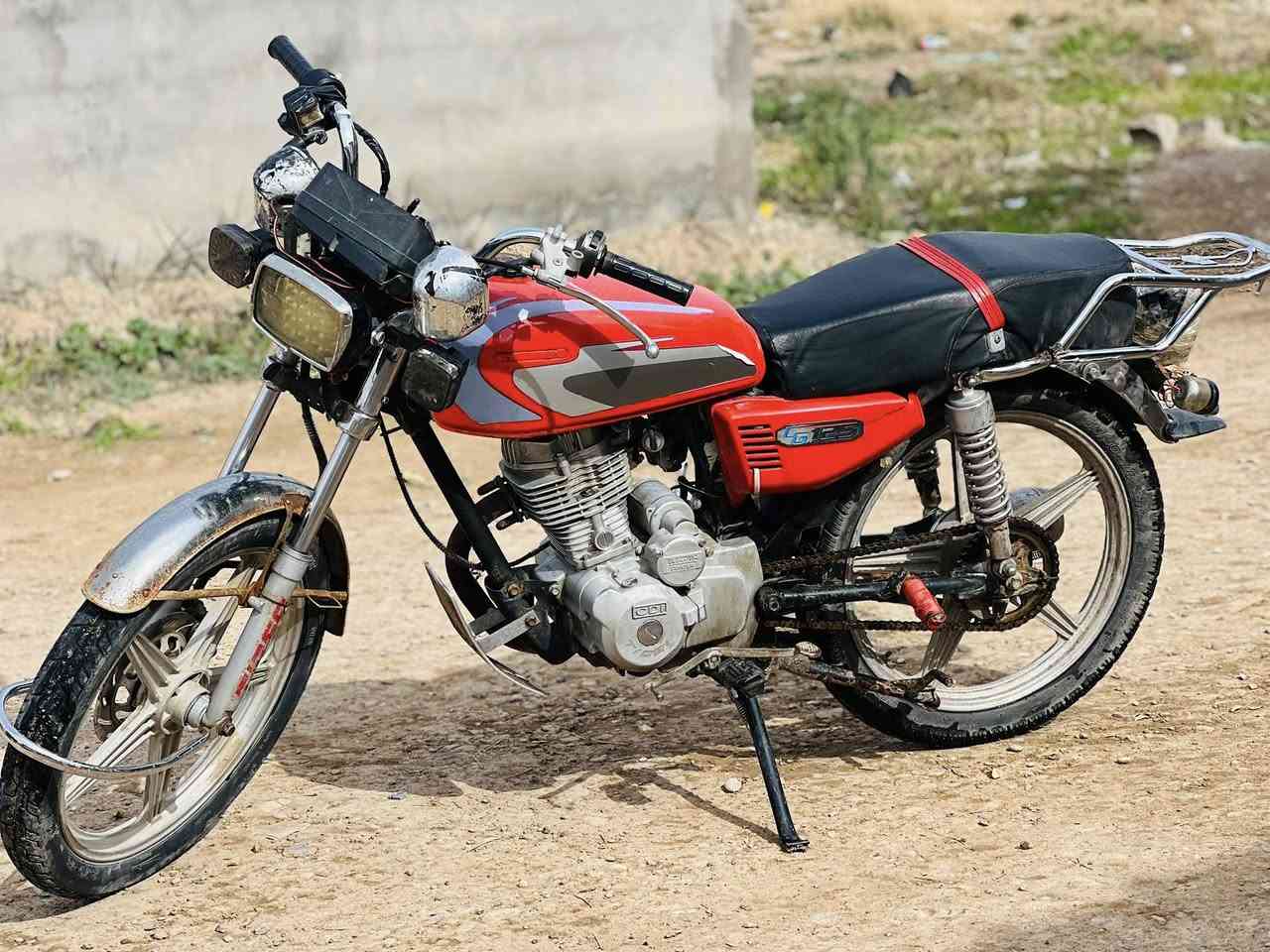 السلام عليكم دراجة سيفان للبيع موديل 2018اوراق كامله كهربائيات كلها شغاله مكينه خير من الله ما مفتوحة سعر 325وبي مجال للشراي مكان شهربان تقاطع الوجهية اتصل ودلل***********
