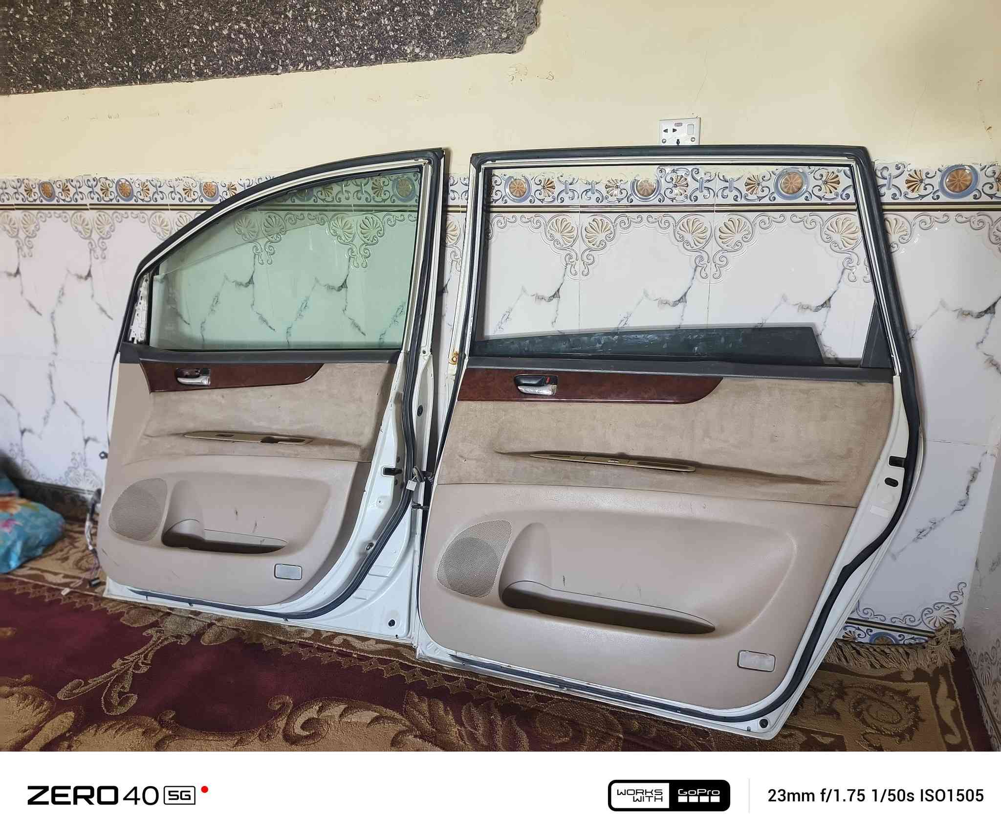 سلام عليكم تخم بيبان 4 نضيفات لون ابيض السعر 200وبيهن مجال ***********
