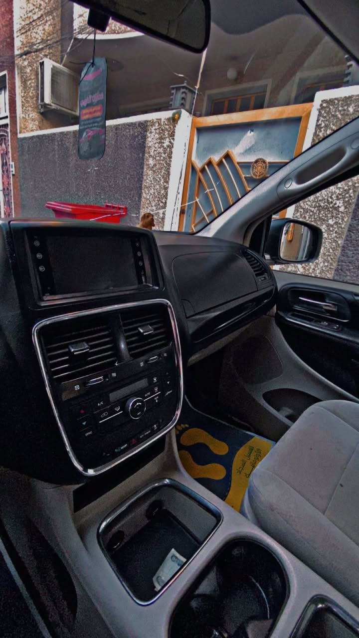 السلام عليكم دوج كرفان 2012للبيع او مراوس 
 ب جارحر  اوباما 
رقم بغداد الدولي مميز  بسمي 
فول مواصفات   VIP. الفئهSXT
محرك 6 سلندر حجم 3.600
سياره 7 راكب 
تبريد مركزي 3 قطع +تدفئه
شاشه وكامره خلفيه +شاشتين بل قماره  DVD
تحكمات ستيرن مثبت سرعه 
شاشه اعطال 
كشنات مخمل +كشن السايق كهربائي ومساج
بيبان كهرائيه 
تشغيل عن بعد 
فتح ابواب عن بعد 
دواسه بريك كهربائيه 
تحكمات ستيرن 
جام كله كهرباء
كشنات سياحي بلع مفصوله 
فرس وسطي 
بصمه + سنتر لوك 
نضام ايكو سياره اقتصاديه 
كير  دبل اوتماتيك +عادي 
وبعد بيها هواي مواصفات 

السياره وارد امريكي كندي بدون ضرر
ولا حادث داخله كلين 
وتقريرها موجود  
بل عراق 
بيها جراد  وشخوط بس بدون ضرر وصابغهن عل ايدي 
والسونار مرفق بل منشور 

صدر جديد باتري تخم تاير كله جديد 
كير مكينه كفاله شادهن قبل ٥ اشهر 
عليها ادامه كامله 
السياره مال بيت  ونضيفه حيل 
مابيها نواقص 
سعرها. 150 وبيها مجال للشراي
مكاني 📍ديالى بعقوبه


**إذا كنت صاحب هذا الإعلان وتريد حذفه لأي سبب، رجاءا أرسل رسالة إلى الدعم الفني**