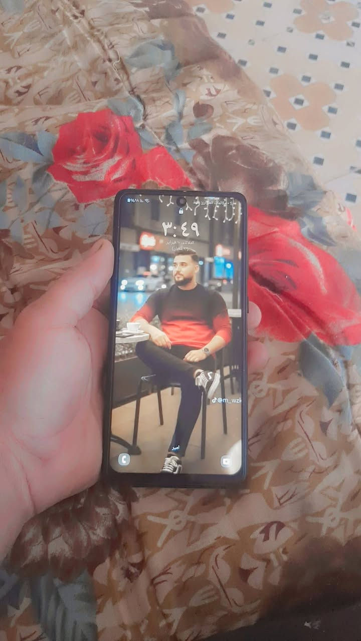 السلام عليكم موبايل اي 72 للبيع مبدل شاشه نوعيه زينه اصل صيني ذاكره 256 جهاز مقفولل مركز المدينه متواجد على الخاص***********
