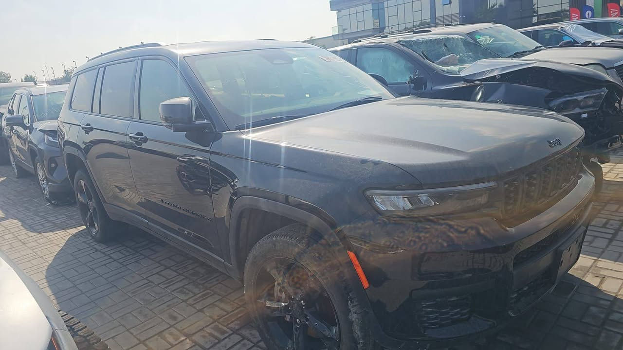 جيب كراند شيروكي موديل 2025 
السيارة موجودة الان بالامارات
مصلح واصل ميناء ام قصر او سفوان 249$
مدة الوصول من ١٥-٢٥يوم 
يمكن ادخالها بكتاب شهداء 
***********
