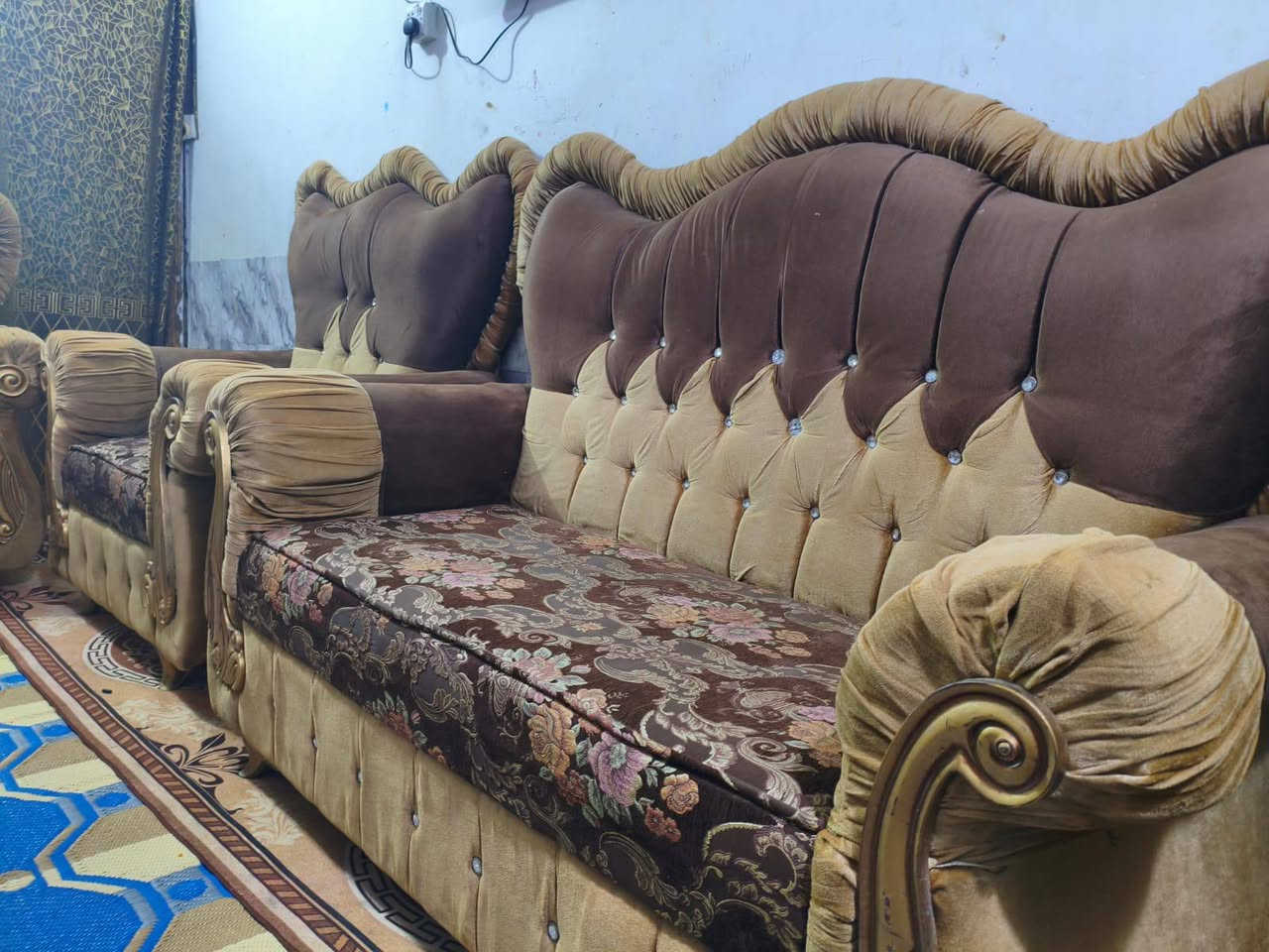 اسلام عليكم تخم ملكي للبيع ١٠ مقعد مابي اي ضرر اسعر ٣٥٠ وبي مجال كربلاء حي العامل يوجد توصيل بلكروه *********** () ***********
